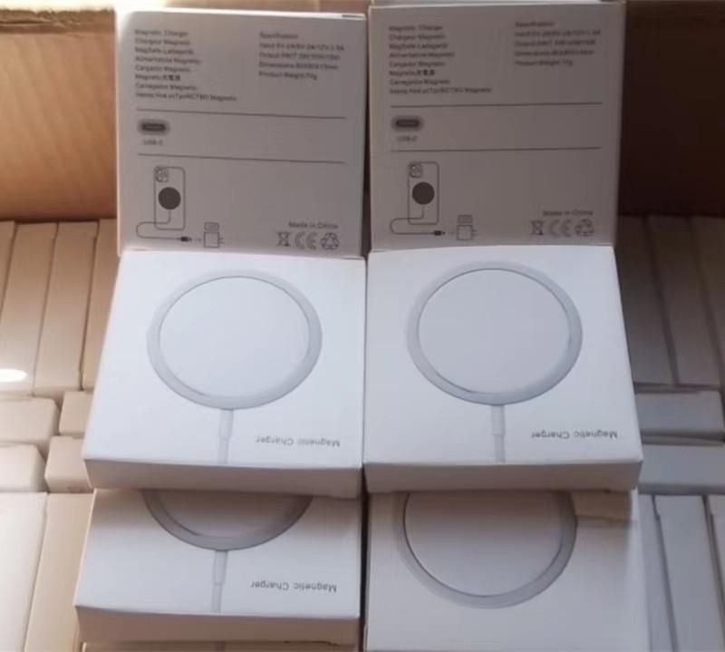 Wireless charger magsafe ultra-thin round 15W Pingguo mobile phone fast charging magnetic suction wireless charging K9 crystal model (Three groups) Magnetic wireless charging 15W