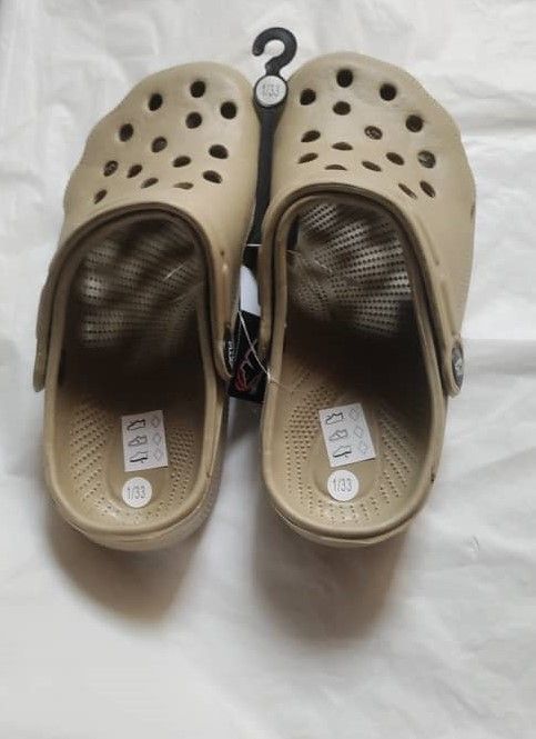 Unisex Kid TWF Sharkies- Shoes For Pool,garden, Beach Biege