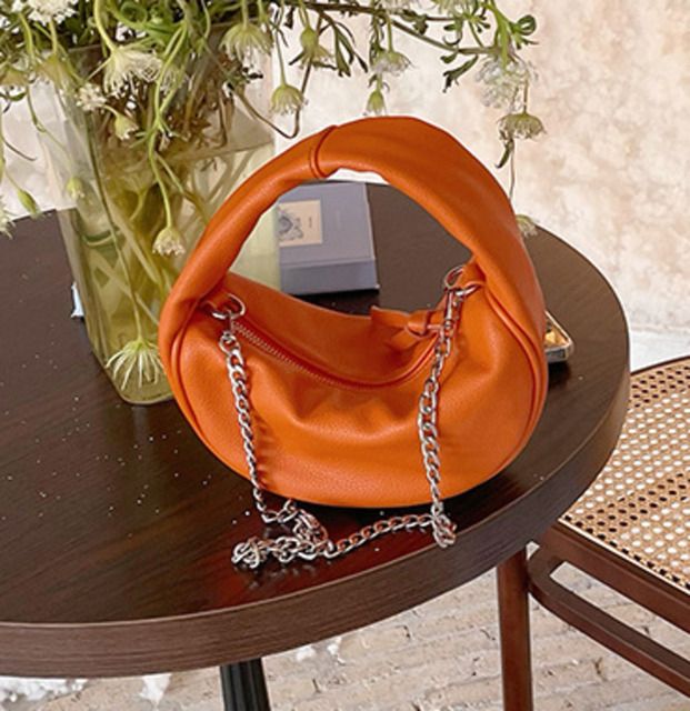 [eam] Women New Orange Small Chains Hobos Pu Leather Personality Pajama Sets