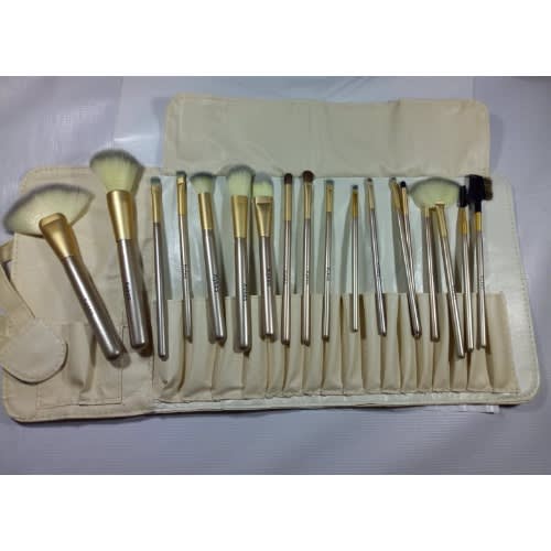 Makeup Brush Set With Leather Pouch - 18 Pieces