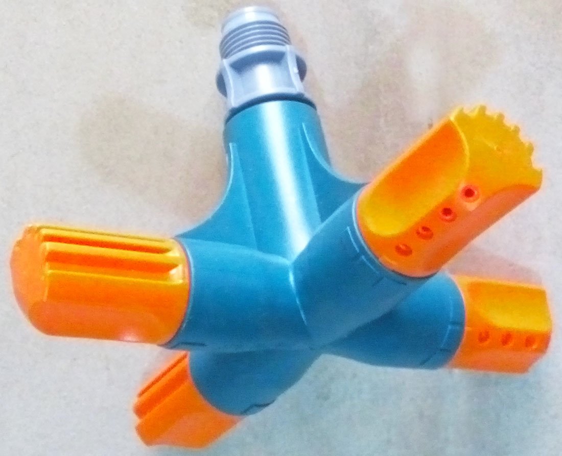 4 - sides garden water sprinkler