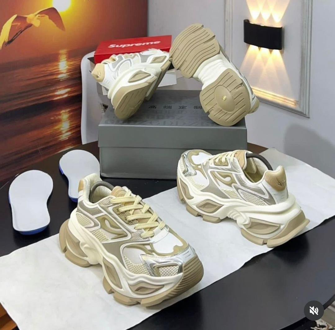 ORIGINAL OMAET TRENDING SNEAKERS.