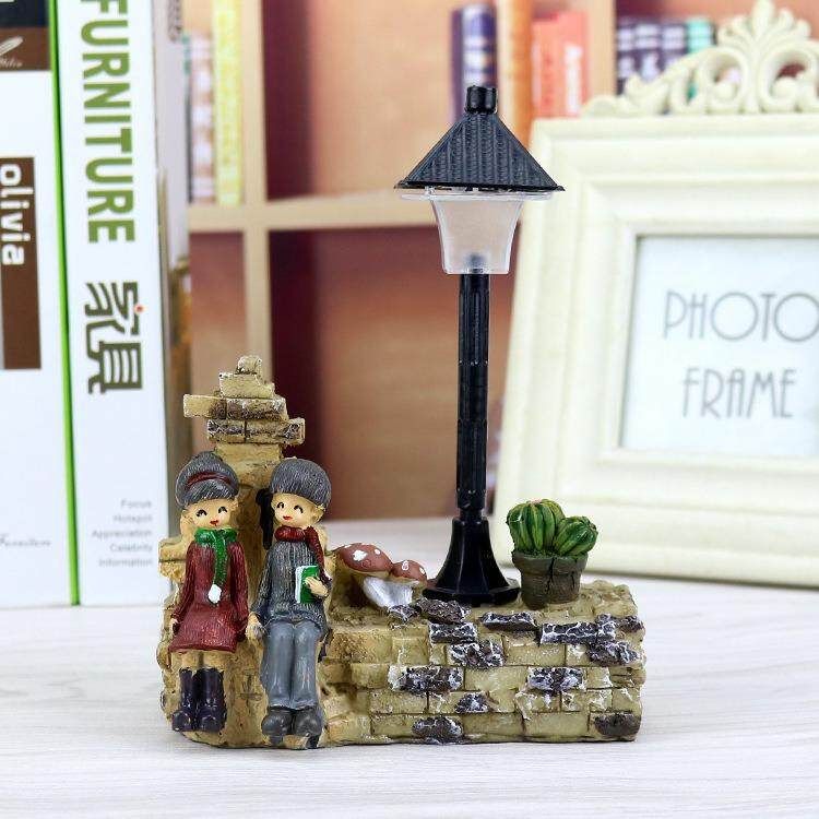 Cartoon Street Light Couple Resin Night Light Crafts Creative Home Birthday Small Gift Student Couple Gift (street Light Couple Night Light Red Clothes)