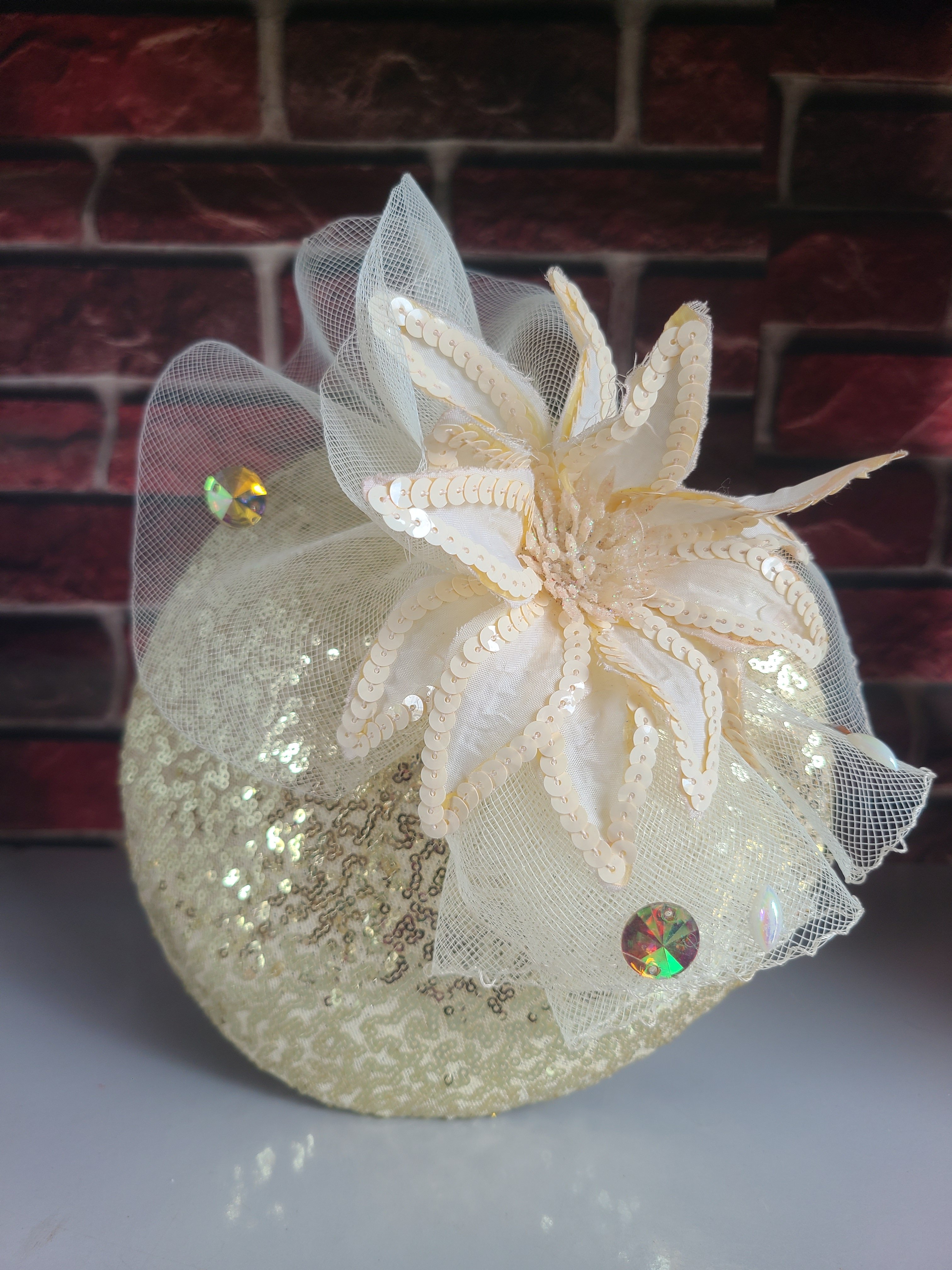 Gold fascinator