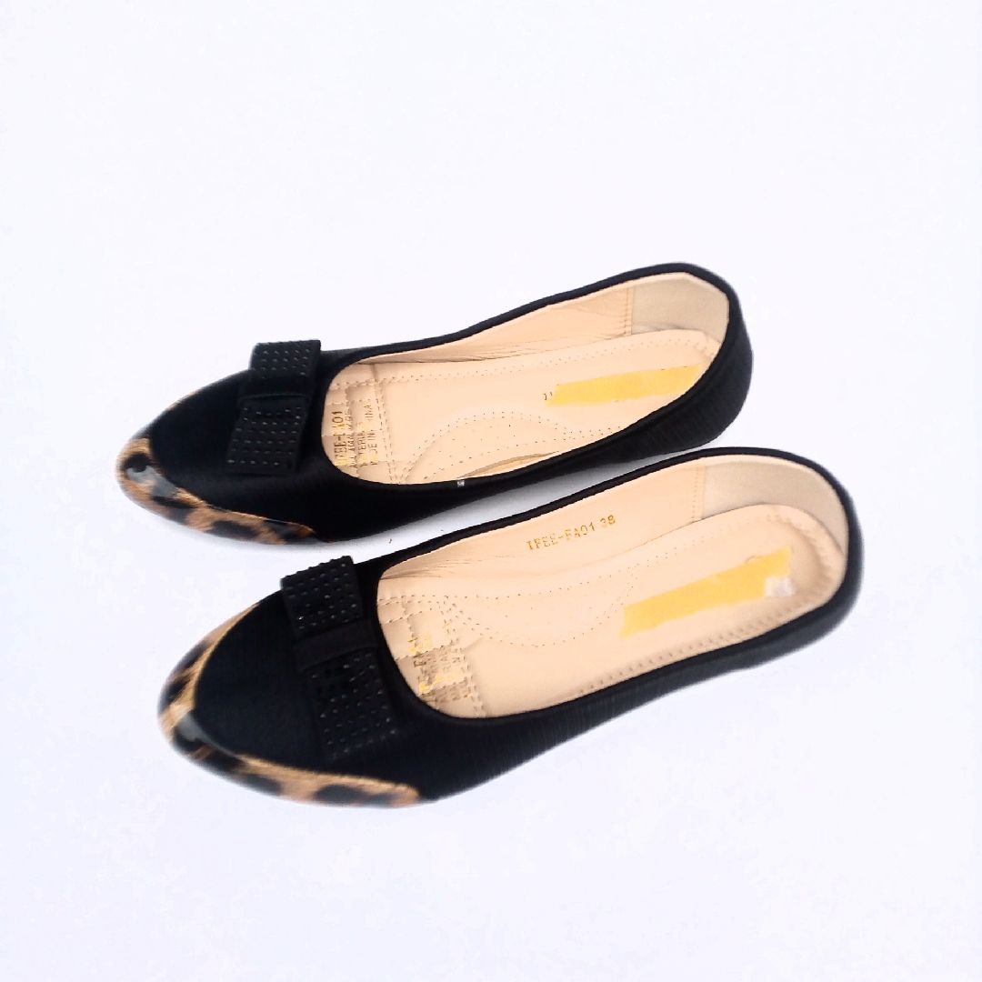 Lovely Ladies Black Flat Shoe Women