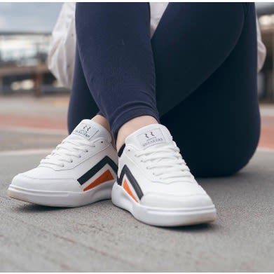 Casual Sneakers - White