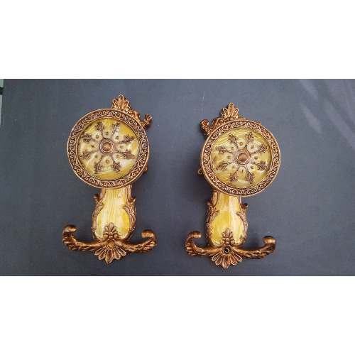 Shield Design Curtain Hold Back - Gold