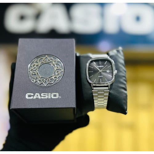 Analog Chain Wristwatch - Black Dial Silver Edition