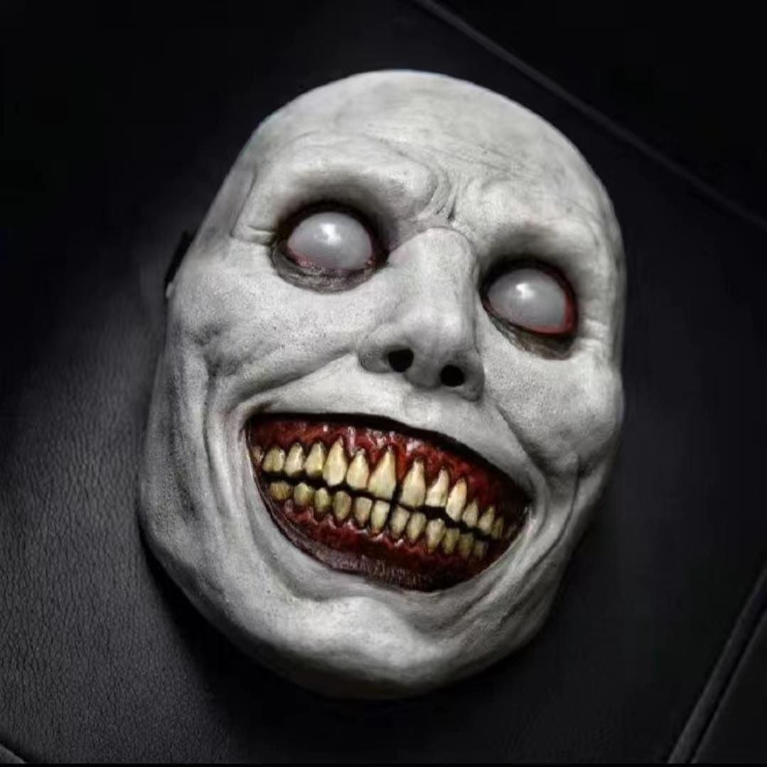 2021 Independent New Halloween Mask COS Exorcist Scary Smile White Eyes Demon Mask Wholesale white face mask