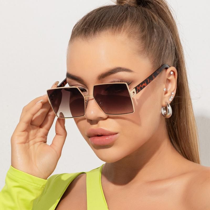 Square Oversized Fashion Sunglasses With A Soft Pouch