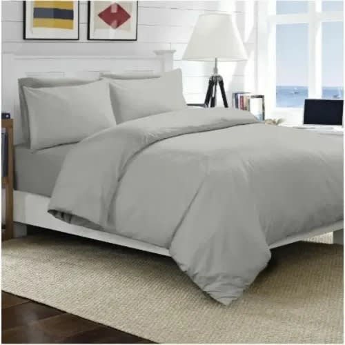 Set Of Duvet / Bed Sheet And 4 Pillowcases - Light Grey