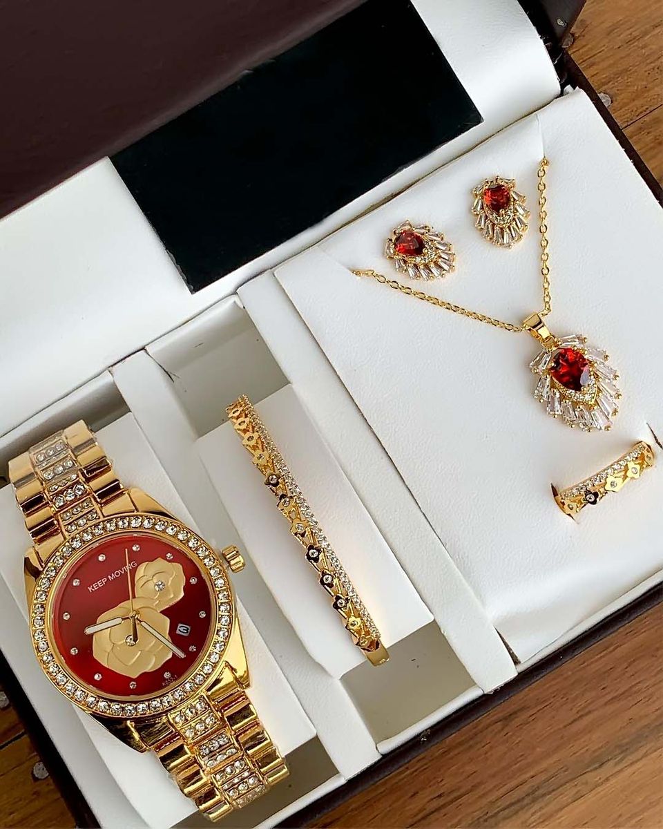 So Beautiful & Highly Stylish Non Fading Ladies Gold Wristwatch Set For Queens
