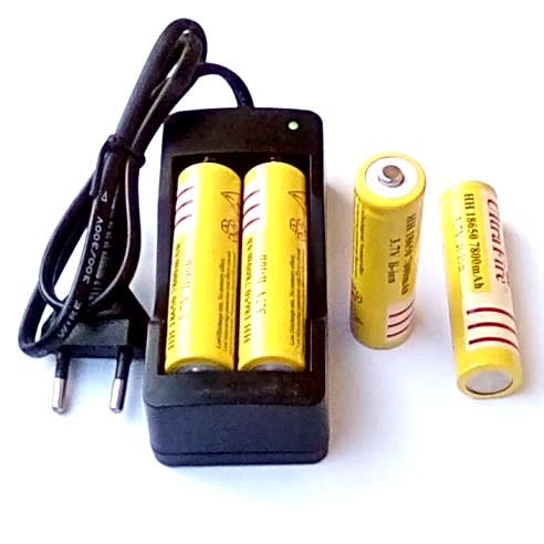 Rechargeable 3.7V - 18650 7800mah Li-ion Battery x 4 + Li-ion 18650 Battery Charger