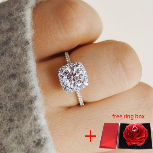 Beautiful Ladies Engagement Ring + Ring Box