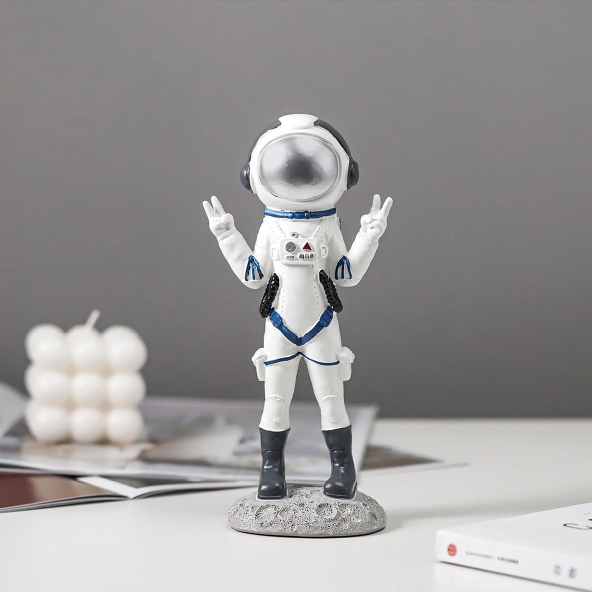 Creative Astronaut Figurines, Planet Decor Spacewoman Victory