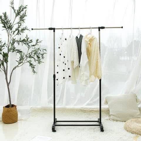 Expandable Single Pole Cloth Hanger