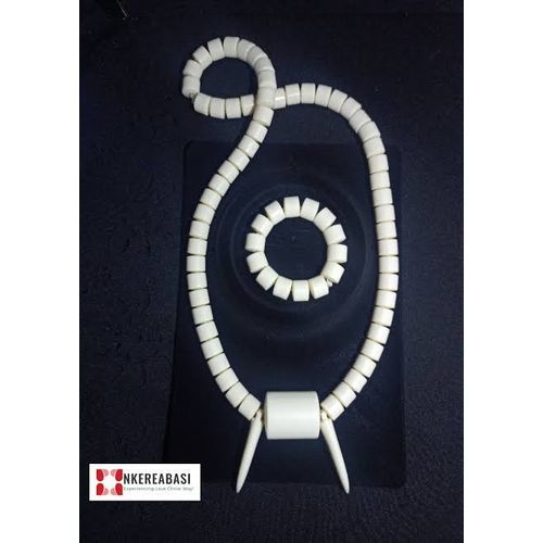 Traditional Coral Plastic Bead Bracelet White And Red