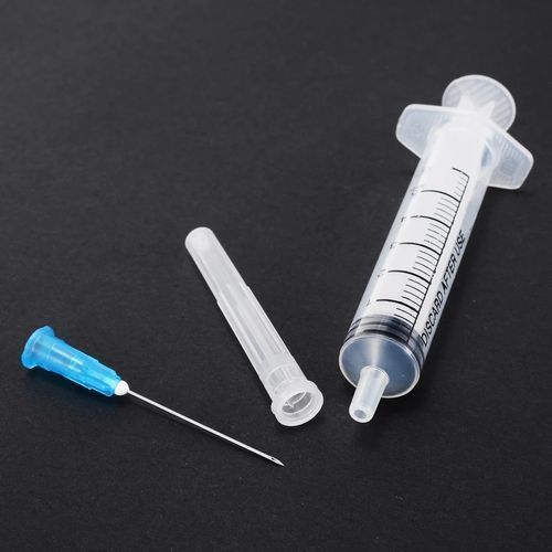 100PCS Of Syringes With Needles