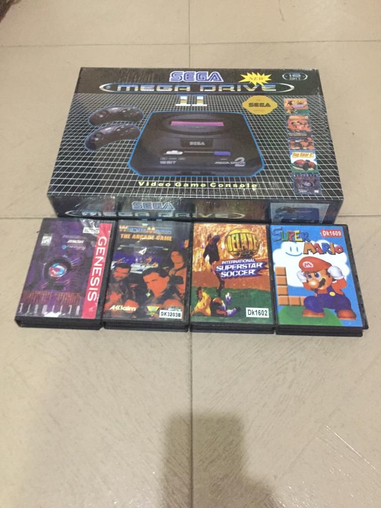 MEGA DRIVE 11 VIDEO GAME+4 CARTRIGES & INBULT GAMES