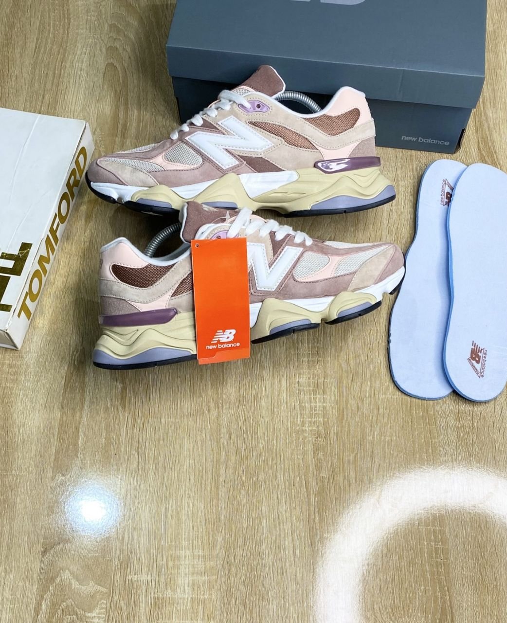 NEW BALANCE RUNNER (BEST QUALITY) FOR MEN AND WOMEN.