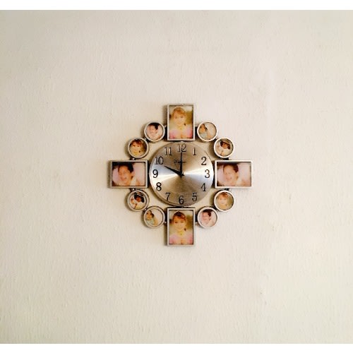 Photo Frame 12-picture Display Wall Clock - Picture Collage