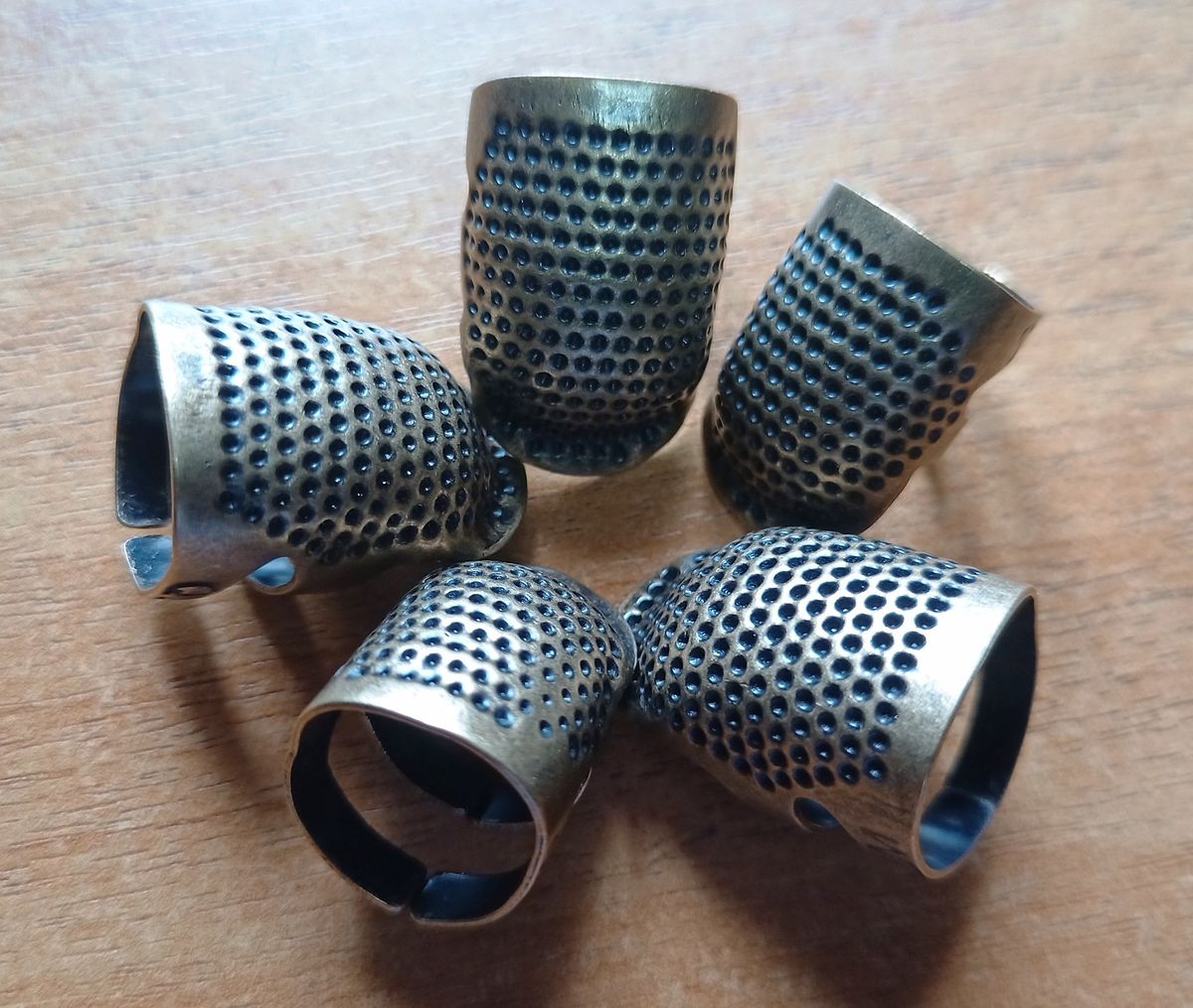 5pcs Thimbles -2 Small And 3 Medium Sizes