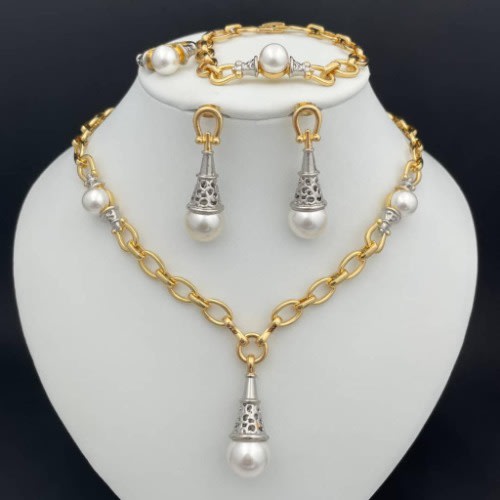 Jewelery Set - Silver, Gold And Pearl