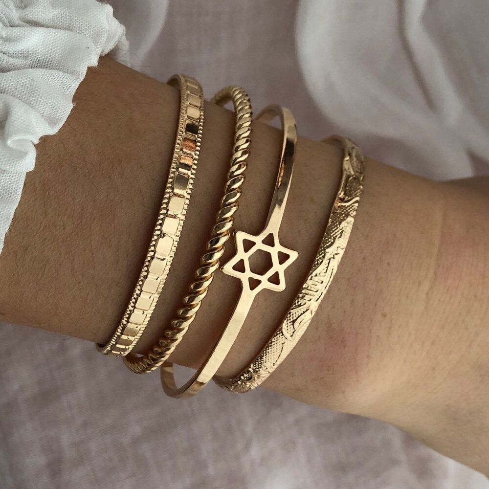 4 Pcs Trendy Creative Gold Opening Heart Star Moon Design